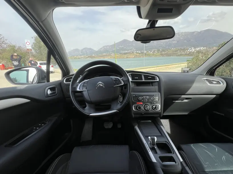 Wynajmij samochód w Tirana