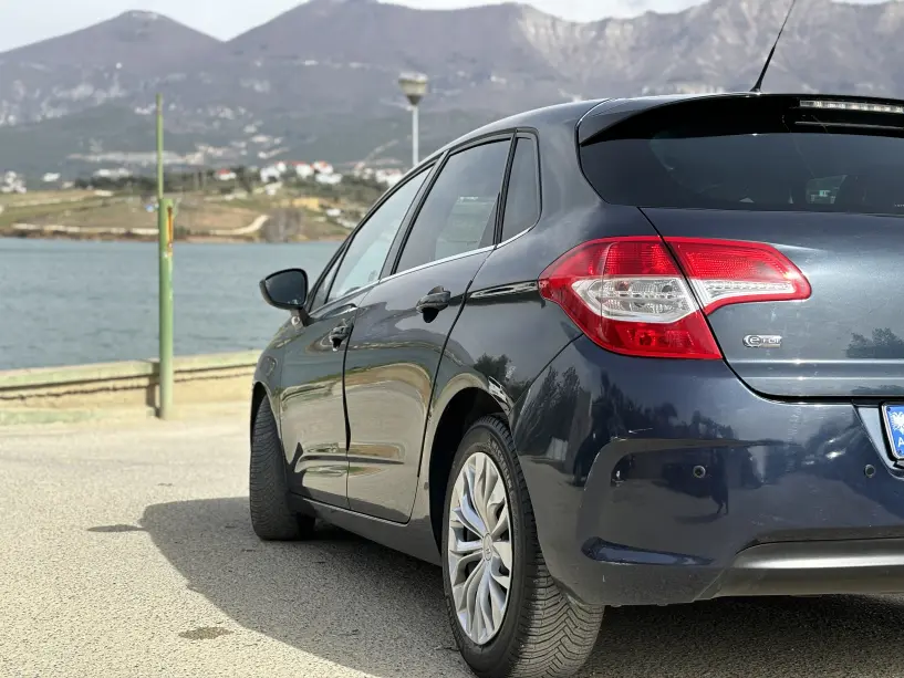 Wynajmij samochód w Tirana