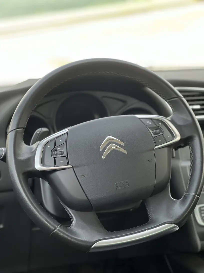 Wynajmij samochód w Tirana