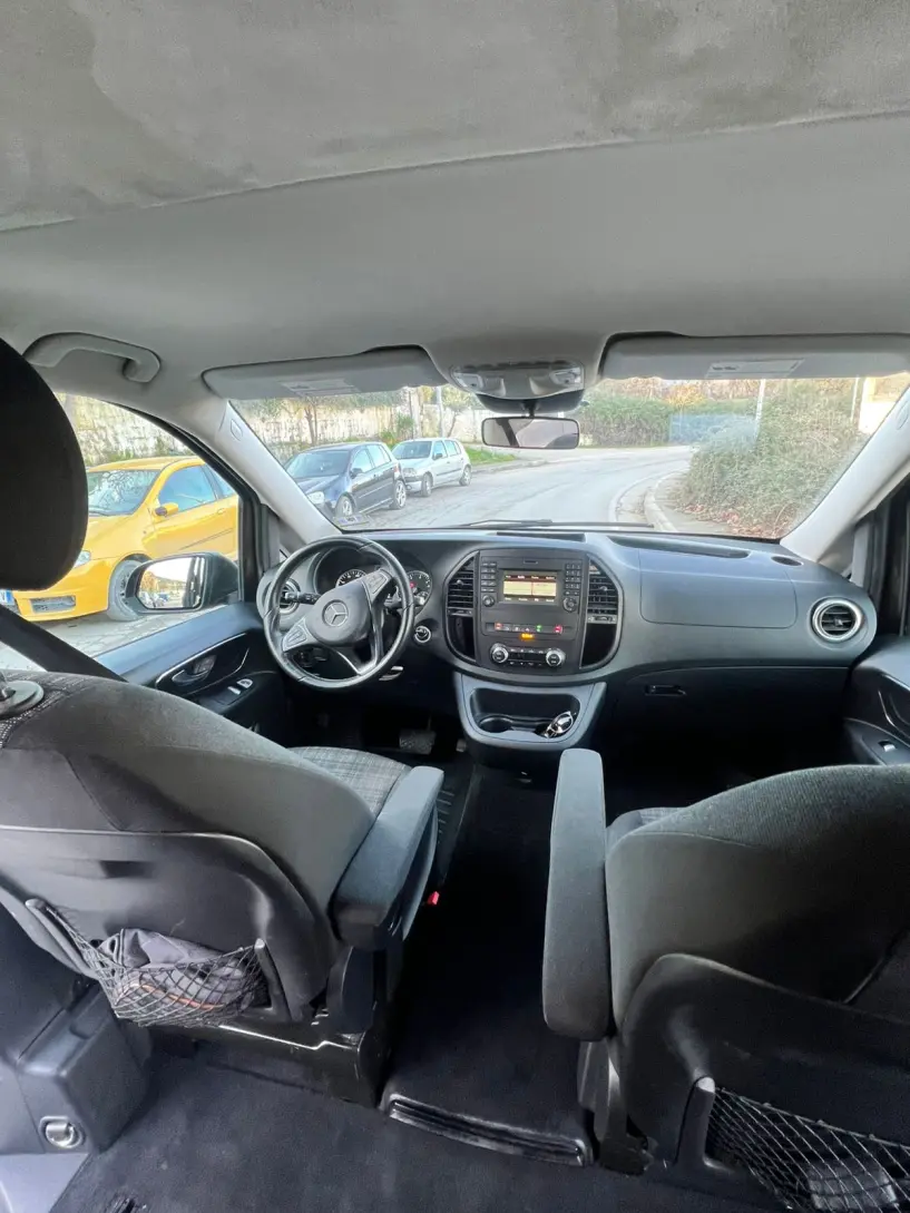 Alquila un coche en Tirana