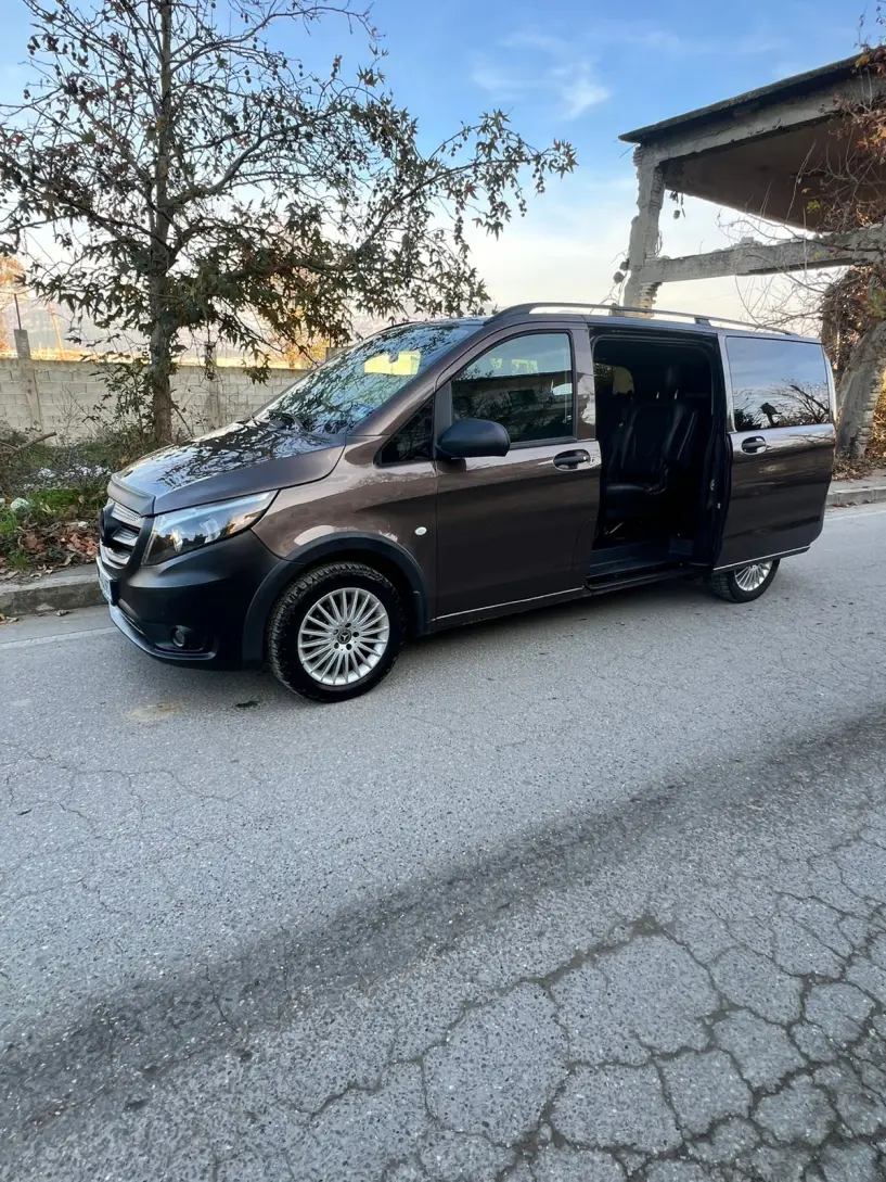 Alquila un coche en Tirana