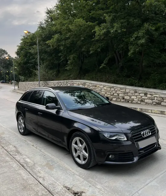 Wynajmij Audi A4 z 2010 roku w Tirana