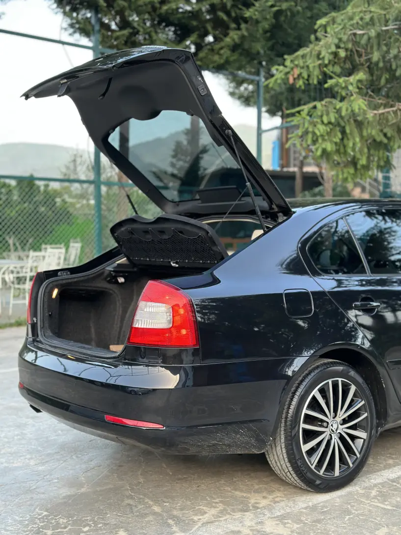 Noleggia un'auto a Elbasan Noleggia un'auto a Elbasan