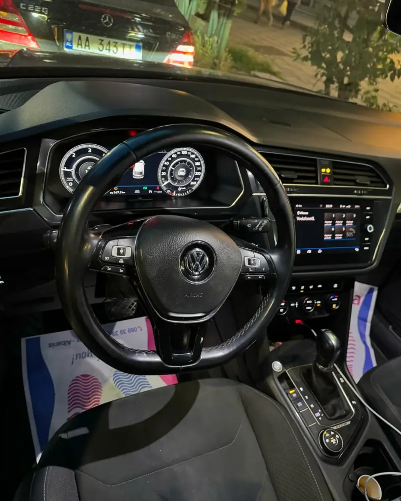 Merrni me qira një makinë në Tirana