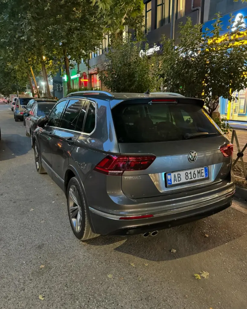 Merrni me qira një makinë në Tirana