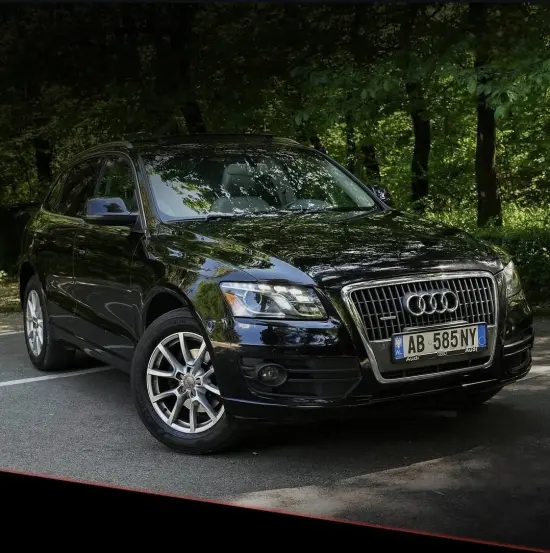 Noleggia una Audi Q5 dell'anno 2011 a Tirana