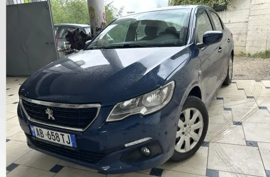 Louer une Peugeot 301 de l'année 2020 à Tirana