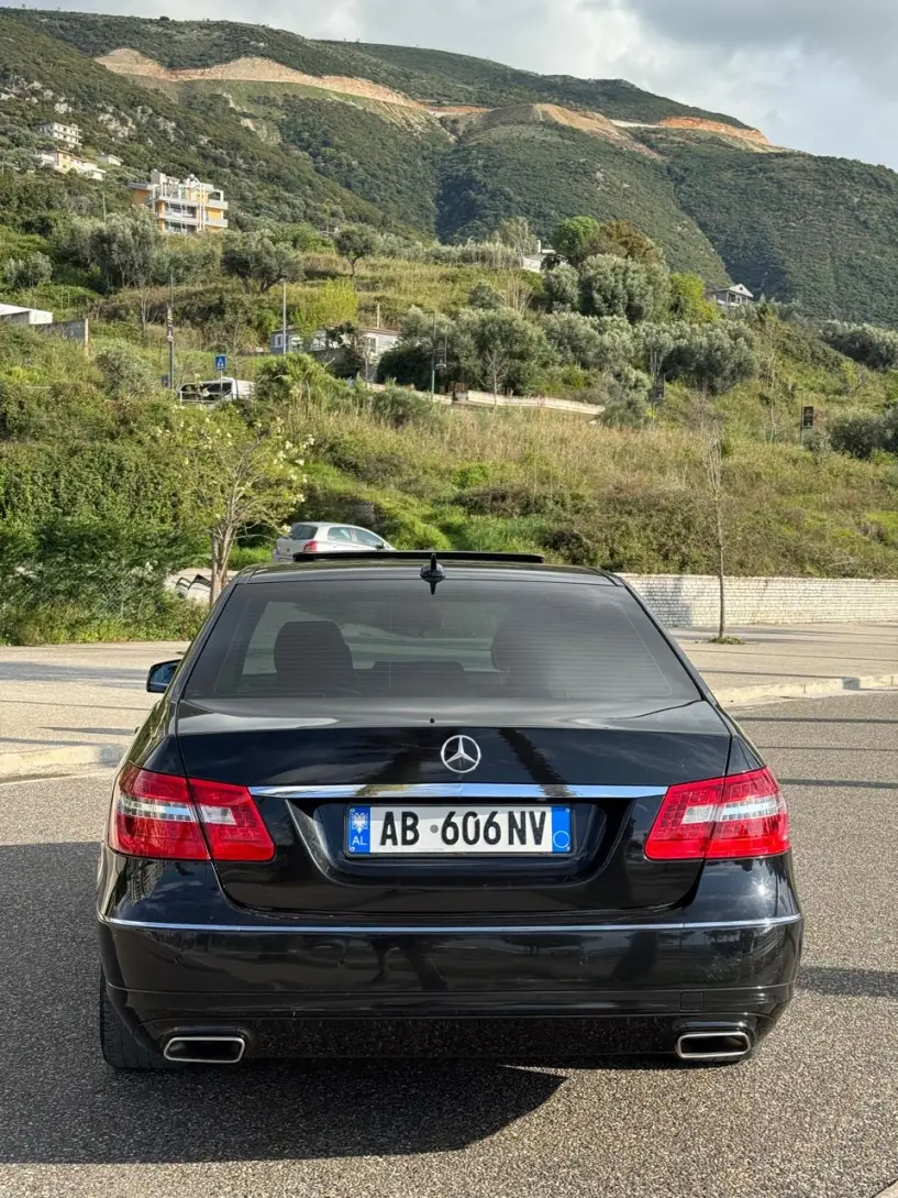 Noleggia un'auto a Vlorë