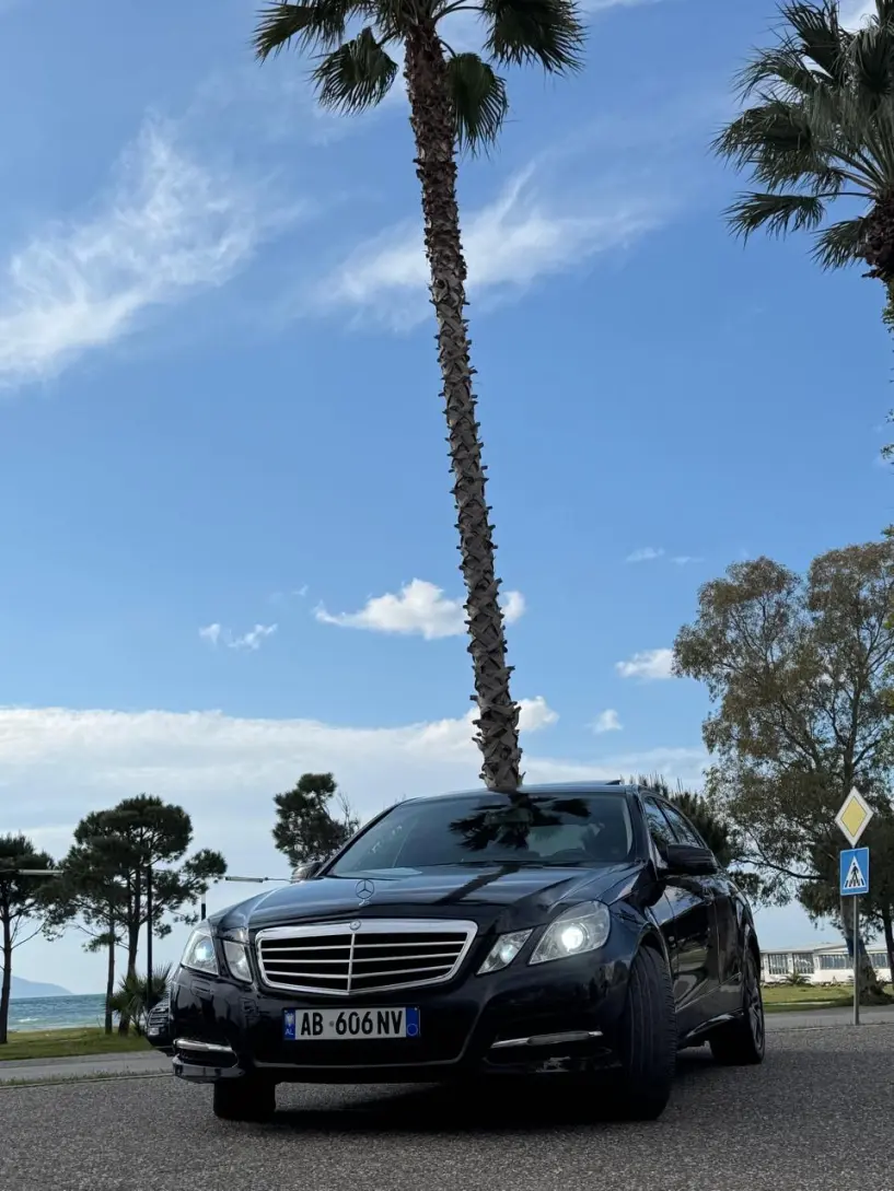 Noleggia un'auto a Vlorë