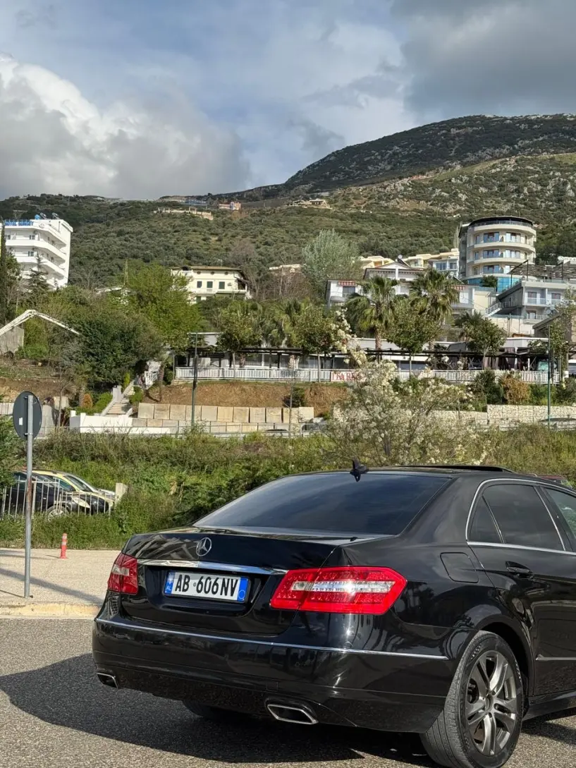 Noleggia un'auto a Vlorë