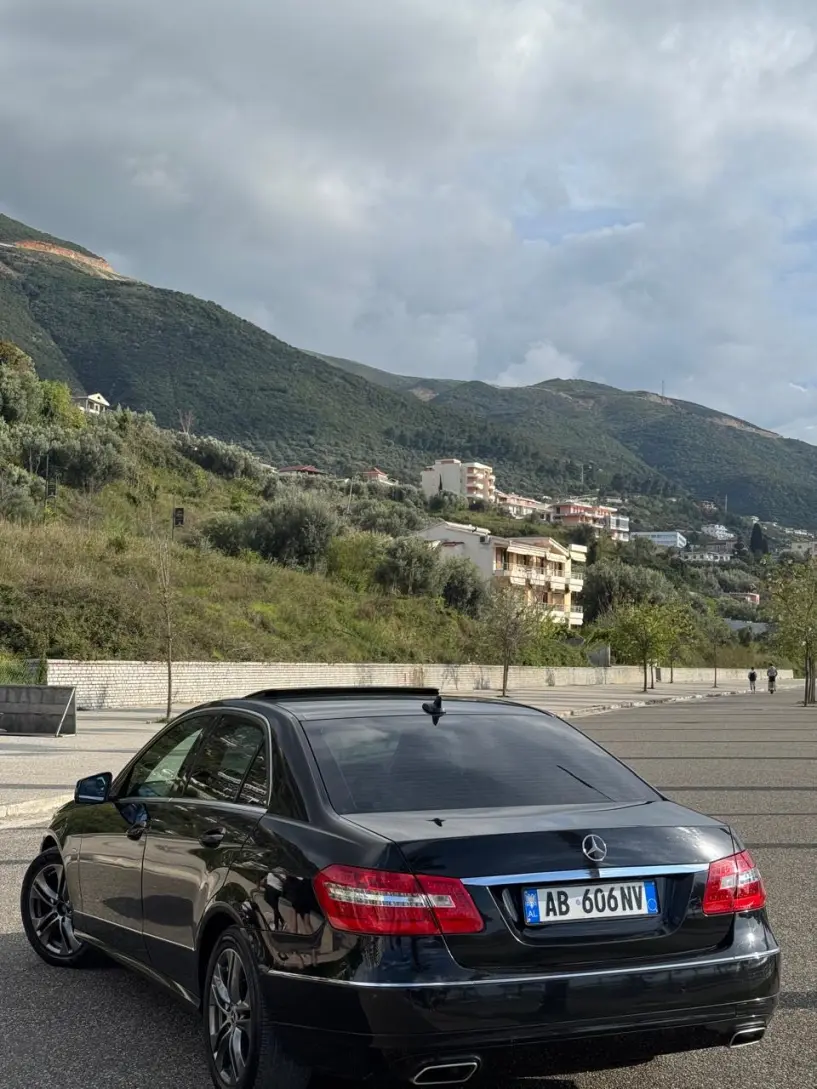 Noleggia un'auto a Vlorë