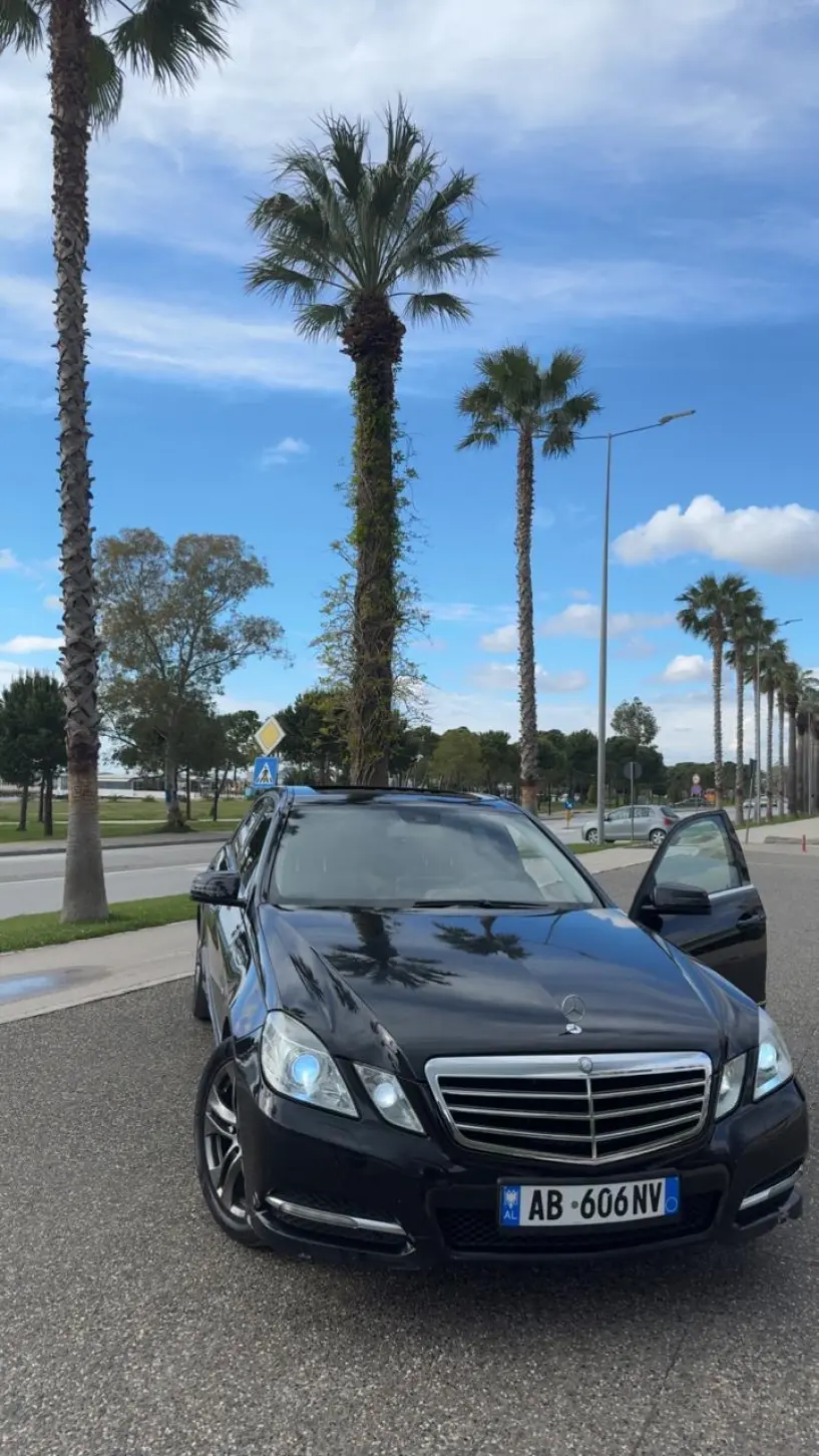 Noleggia un'auto a Vlorë