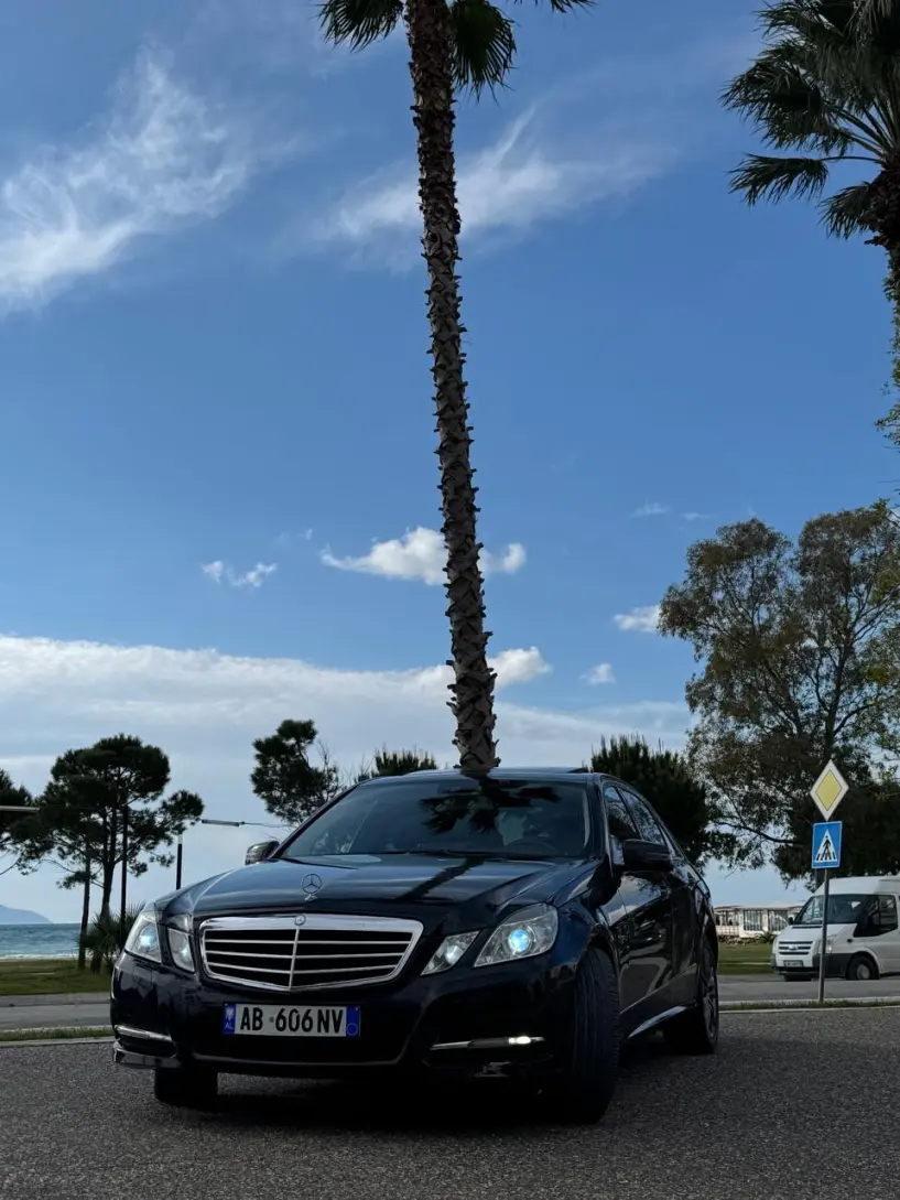 Noleggia un'auto a Vlorë