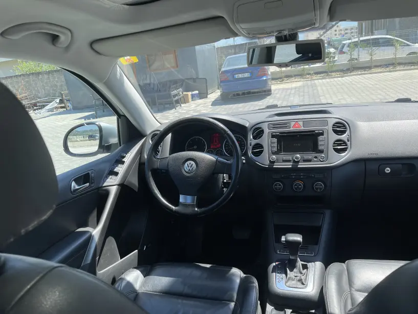 Merrni me qira një makinë në Tirana