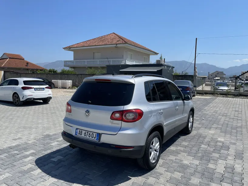 Merrni me qira një makinë në Tirana