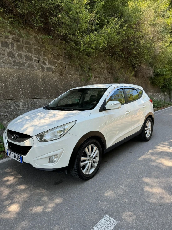 Rent a 2010 Hyundai Tucson in Elbasan