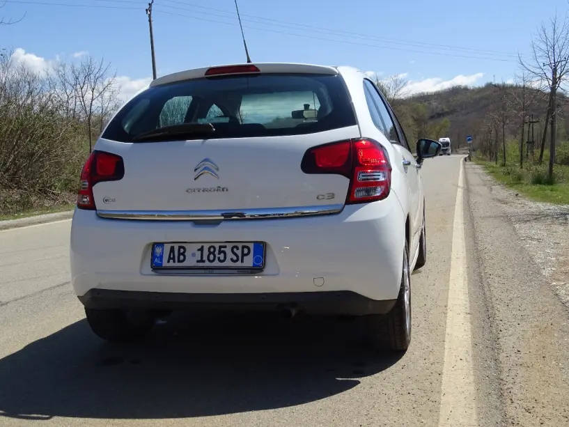 Rent a car in Sarandë