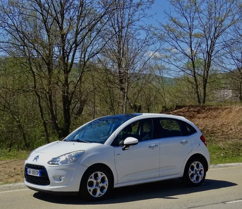 Rent a car in Sarandë