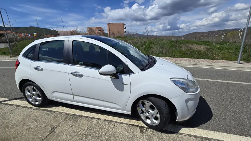 Rent a car in Sarandë