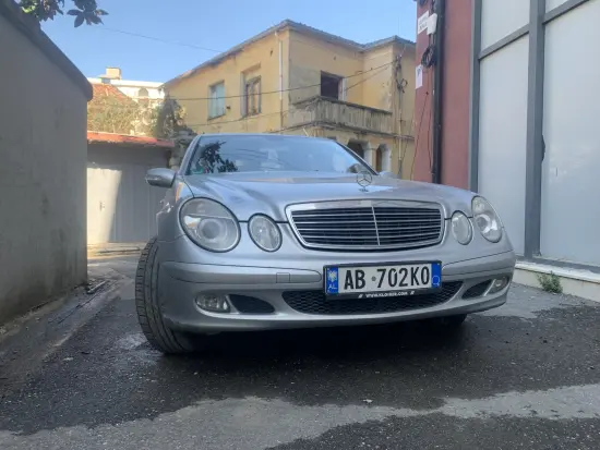 Noleggia una Mercedes-Benz E 200 dell'anno 2008 a Shkodër