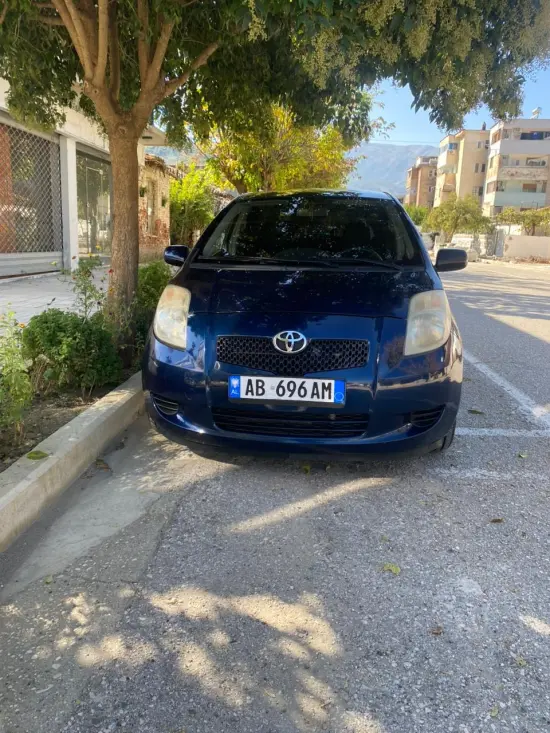 Louer une Toyota Yaris de l'année 2009 à Tirana