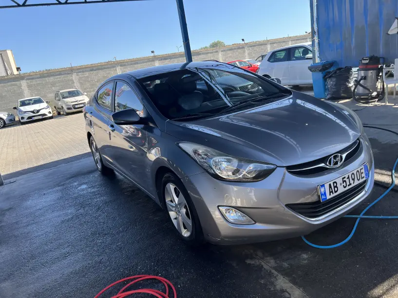 Wynajmij samochód w Tirana Wynajmij samochód w Tirana