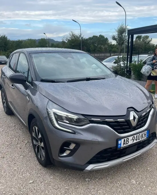 2022 Renault Captur in Tirana mieten