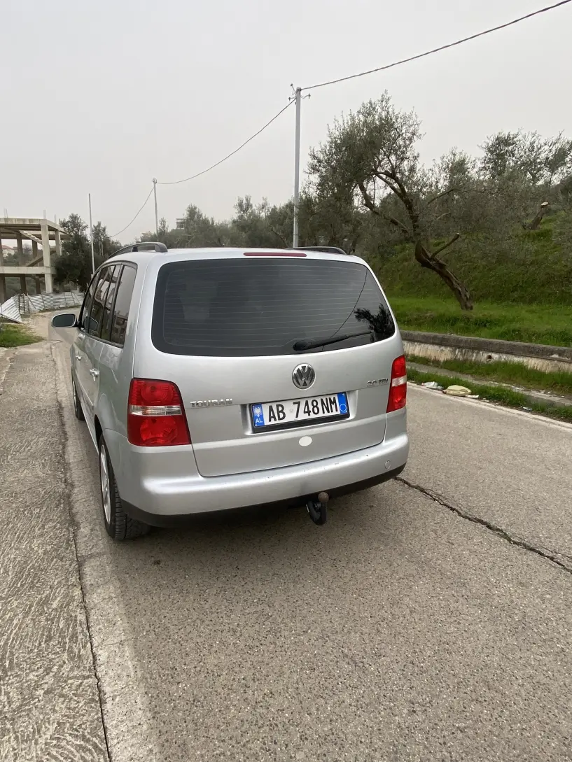 Noleggia un'auto a Tirana