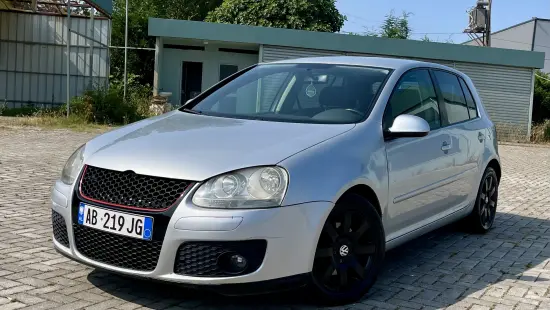 Rent a 2004 Volkswagen Golf 5 in Tirana