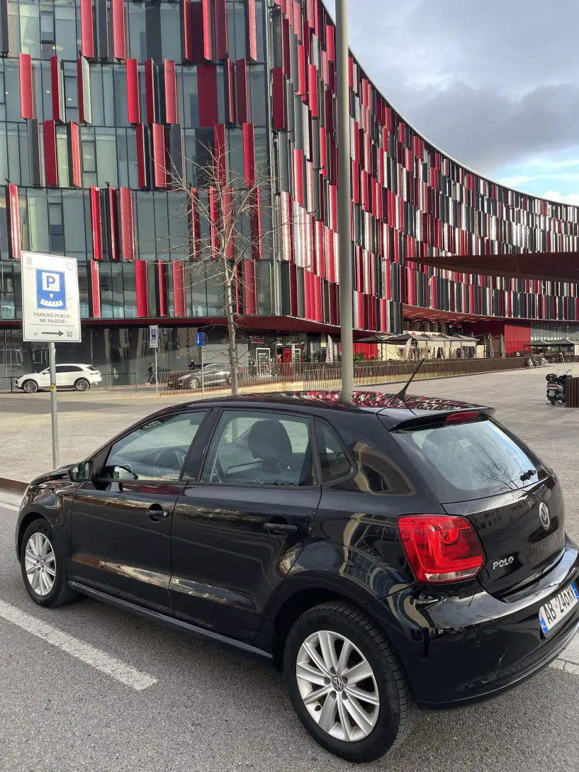Alquila un coche en Tirana