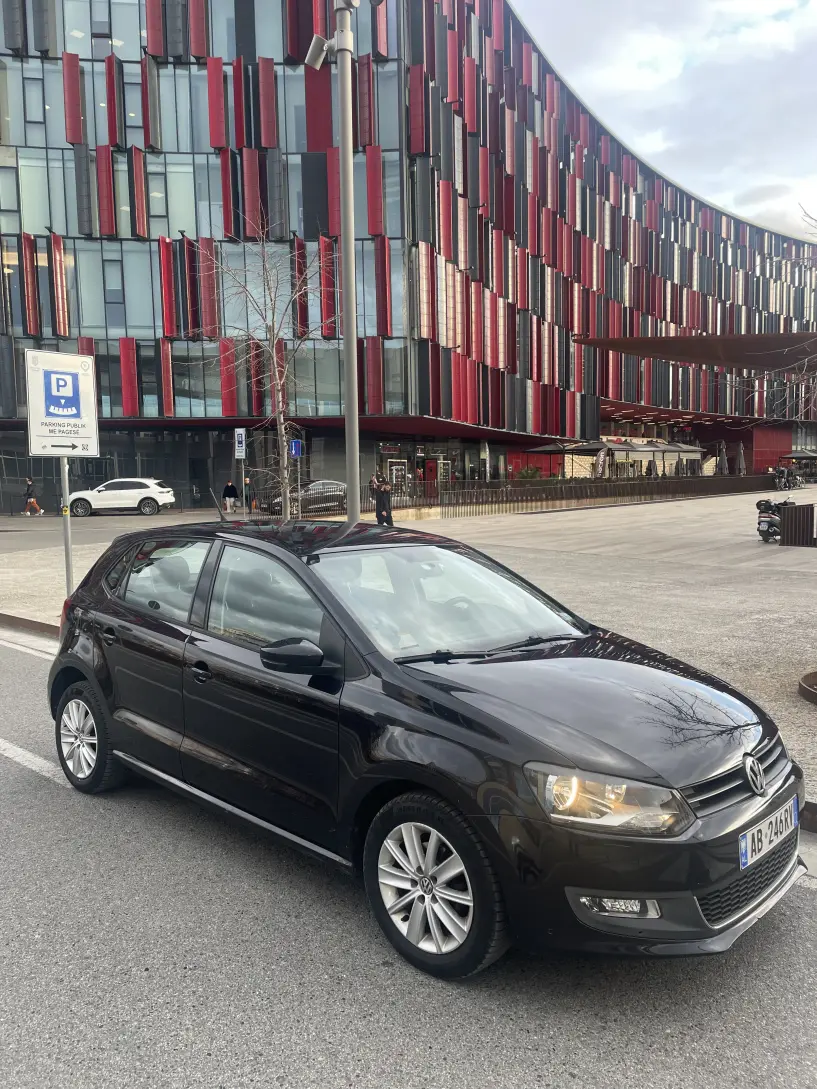 Alquila un coche en Tirana