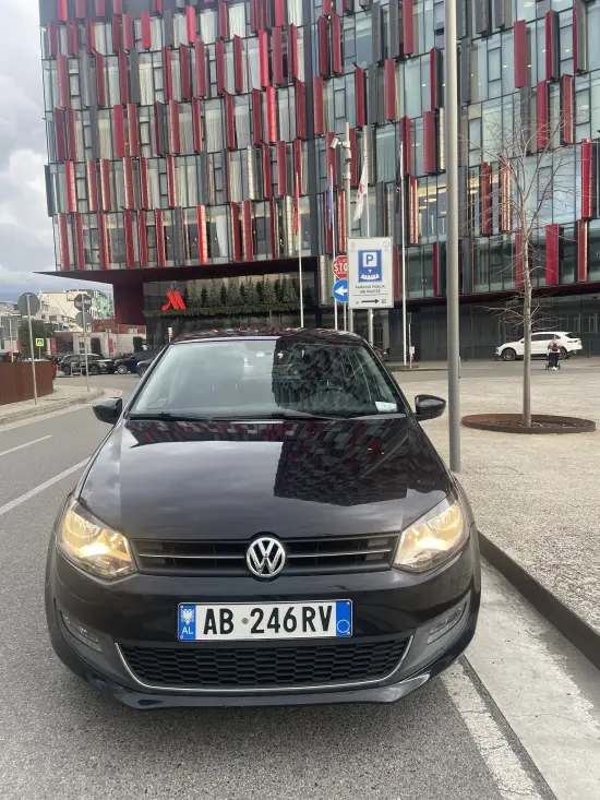 Alquila un 2010 Volkswagen Polo en Tirana