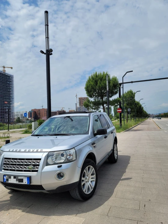 Louer une Land Rover Freelander de l'année 2010 à Tirana