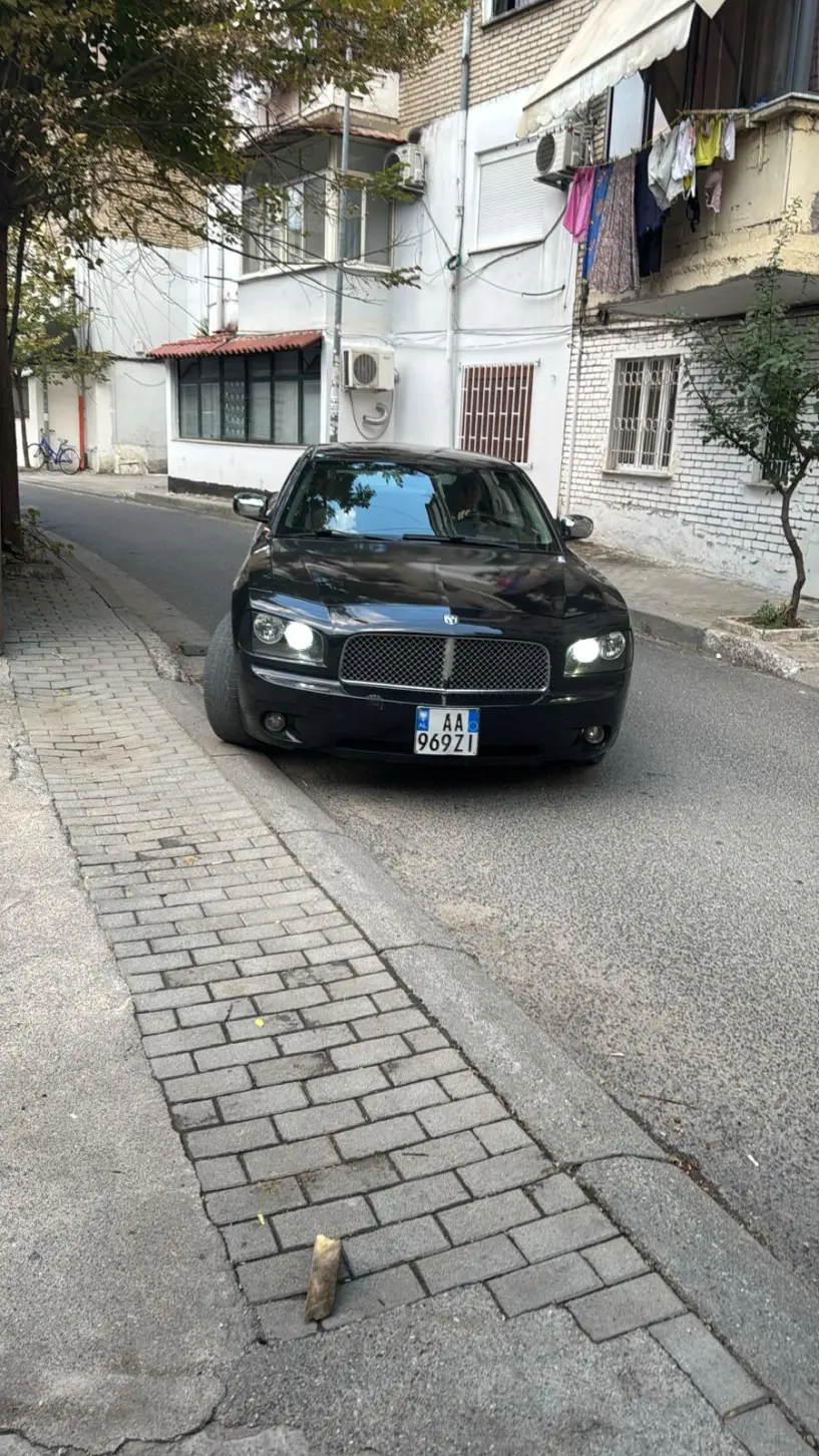 Merrni me qira një makinë në Tirana