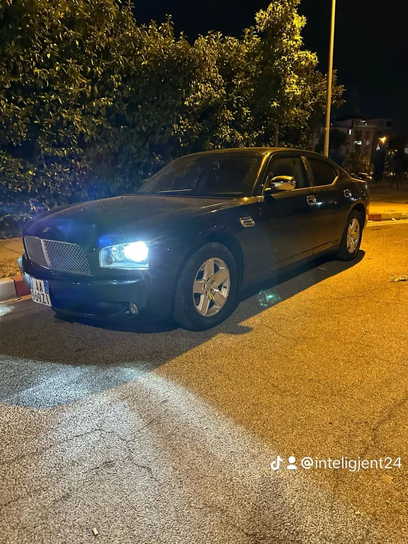 Merrni me qira një makinë në Tirana