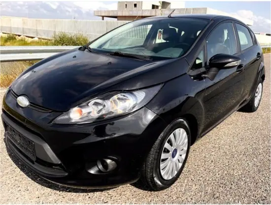 Louer une Ford Fiesta de l'année 2014 à Tirana