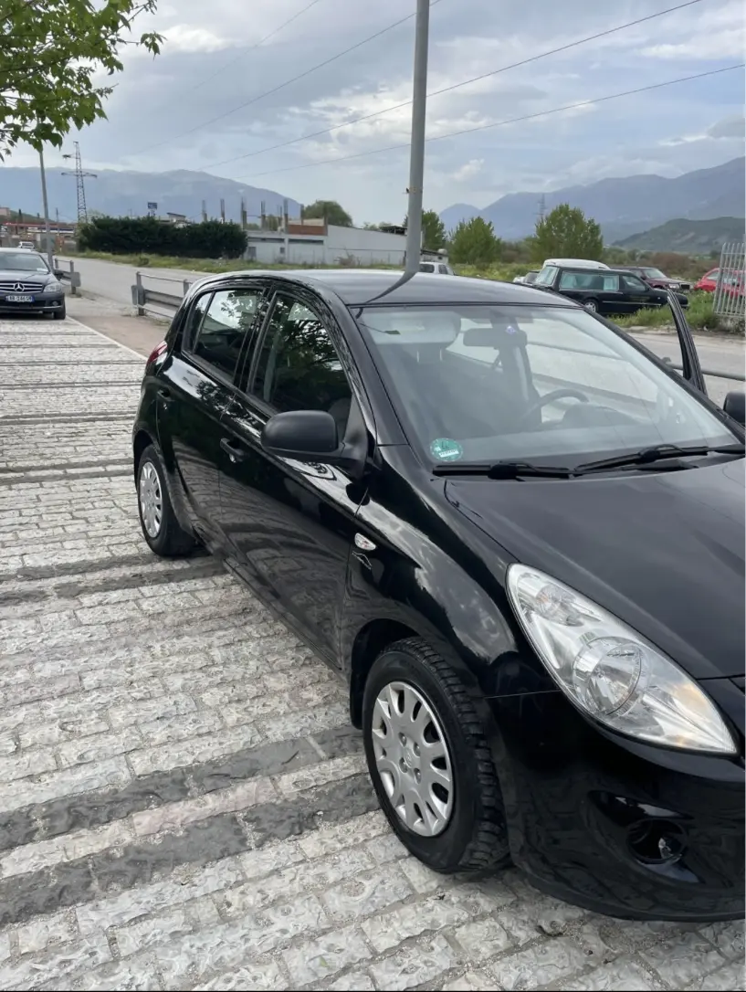 Wynajmij samochód w Tirana Wynajmij samochód w Tirana