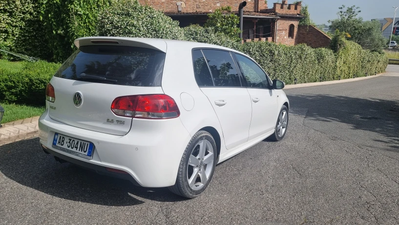 Louer une voiture à Tirana