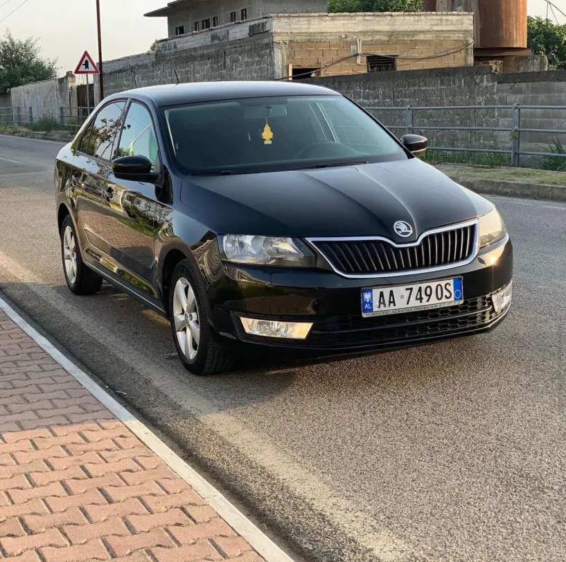 Alquila un coche en Tirana