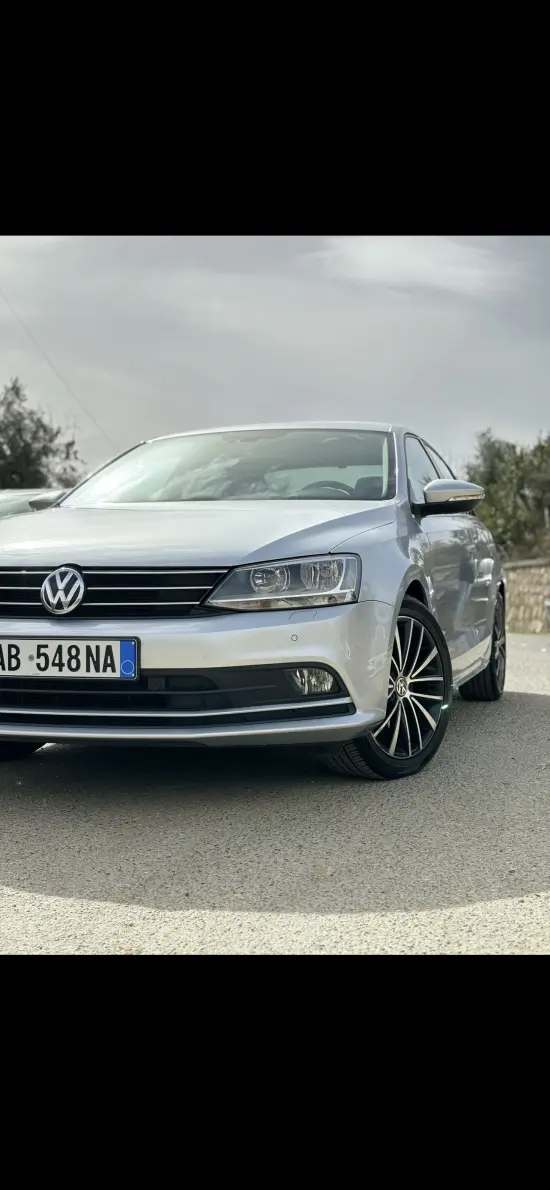 Louer une Volkswagen Jetta de l'année 2016 à Tirana