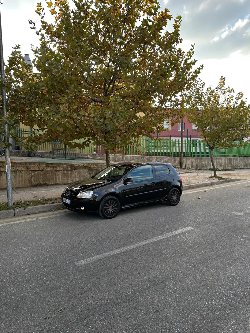 Merrni me qira një makinë në Tirana Merrni me qira një makinë në Tirana