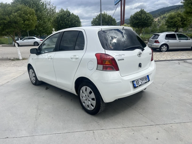 Rent a car in Gjirokastër