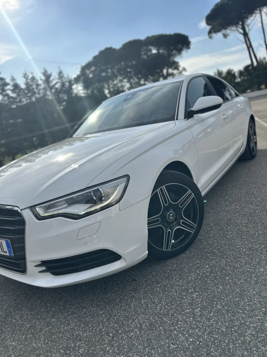 Louer une Audi A6 de l'année 2014 à Durrës