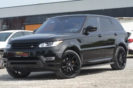 Noleggia una Land Rover Range Rover Sport dell'anno 2016 a Tirana