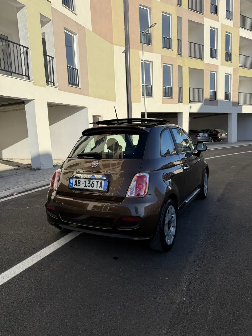 Alquila un coche en Tirana Alquila un coche en Tirana