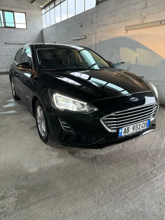 Alquila un 2020 Ford Focus en Tirana