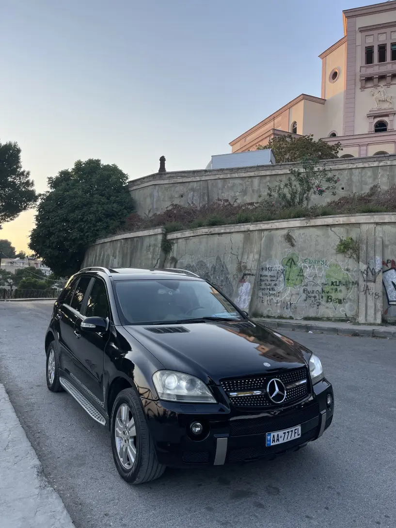 Merrni me qira një makinë në Durrës