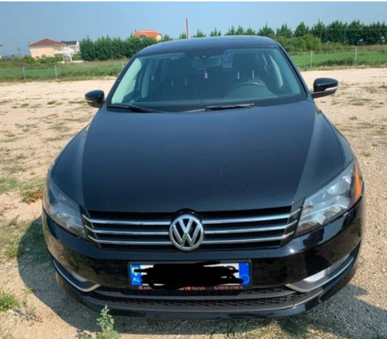 Noleggia una Volkswagen Passat dell'anno 2014 a Tirana