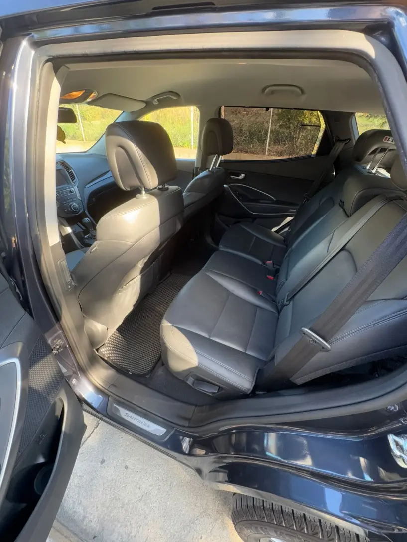 Merrni me qira një makinë në Tirana