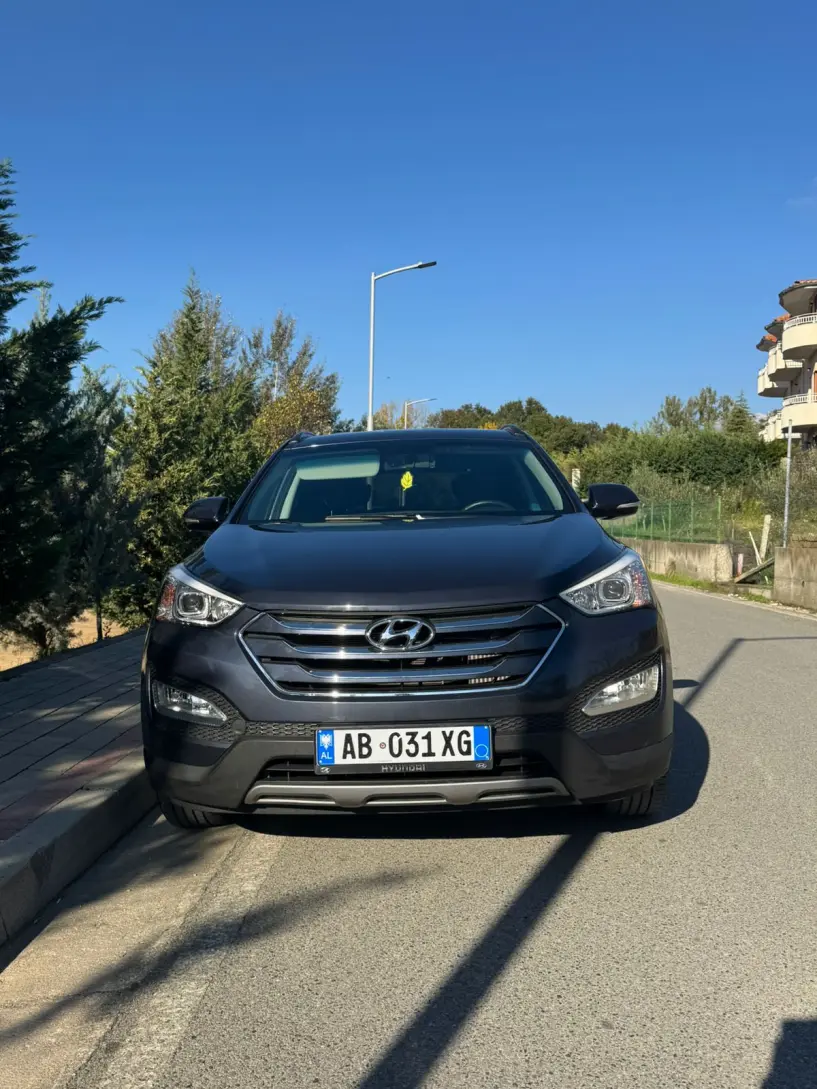 Merrni me qira një makinë në Tirana